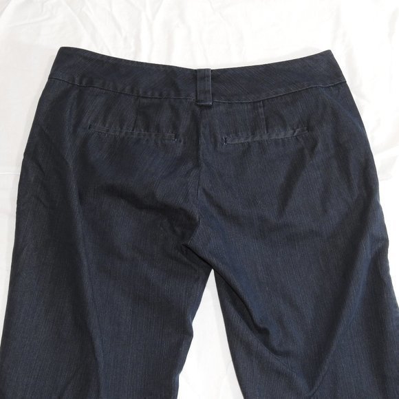 ✨️ New York & Company Dark Wash Capri Size 4 - Picture 6 of 7